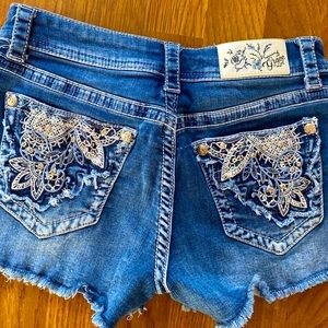 Grace in La shorts size 27